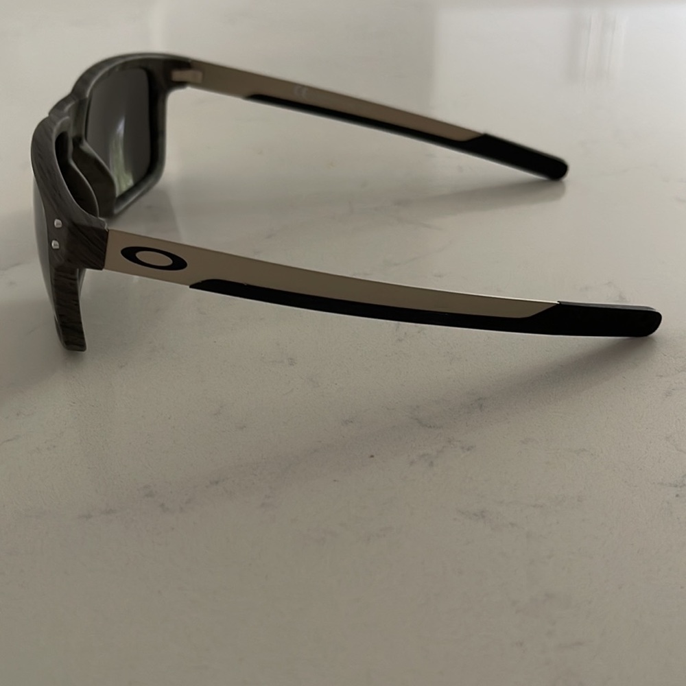 Holbrook Mix 
Colors: Prizm Black Lenses, Woodgrain Frame - Picture 3 of 5